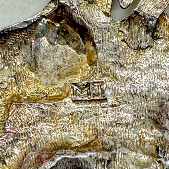 Vintage MJ Brooch Pendant Elephant Giraffe Palm Trees Gold Silver Tone Signed - Picture 9 of 10